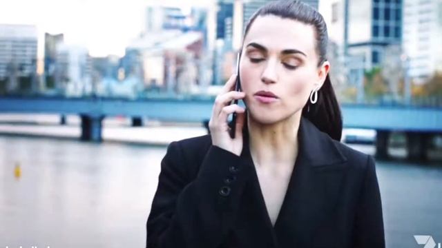 Saskia De Merindol | Looking at Me смотреть онлайн