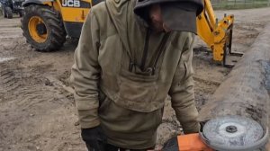 Выгоняем из поселка медведя | Ставим электропастуха по всему периметру хозяйства | Деревенские будни