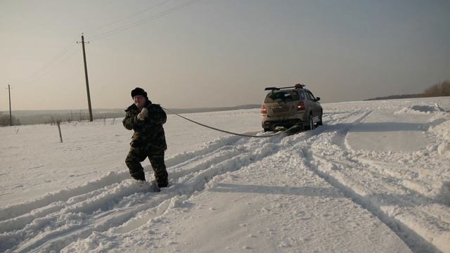 Мужик тащит Соренту смотреть онлайн