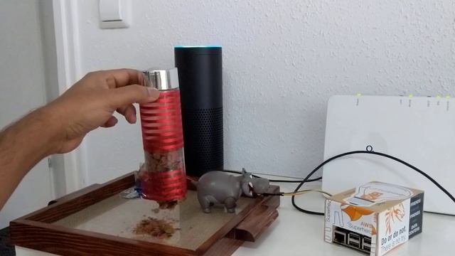 Voice Controlled FIsh Feeder Initial Test смотреть онлайн