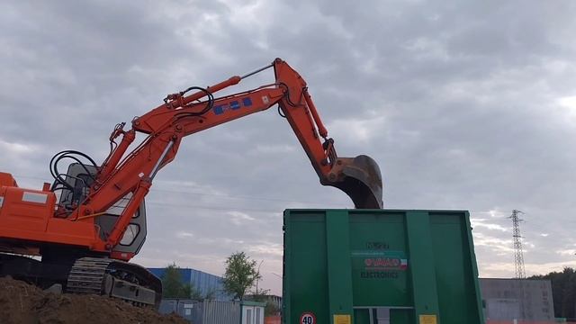 SPOSTAMENTO TERRA E LIVELLATURA: JOHN DEERE 8520 - 7920 - 6320 | FIAT HITACHI FH150.2 | VAIA смотреть онлайн