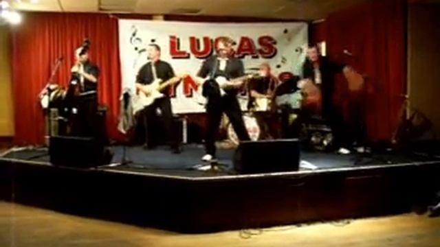 Lucas and the Dynamos смотреть онлайн