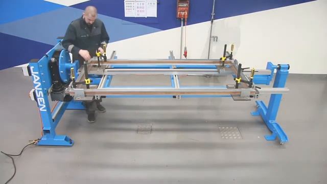 Стальные системы Schüco Jansen: Работа на сварочном столе Jansen RSL 3025