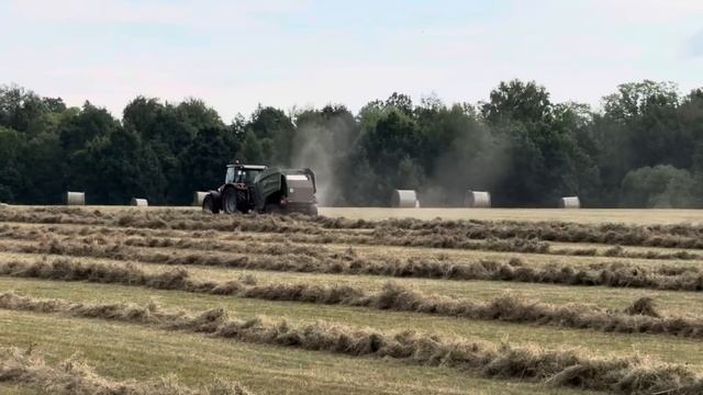Решили устроить соревнования между водителями нашей сельхозтехники | МТЗ не перестает разочаровывать смотреть онлайн