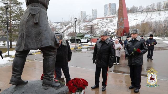 Руководство полицейского главка почтило память солдата и милиционера Михаила Ларина смотреть онлайн