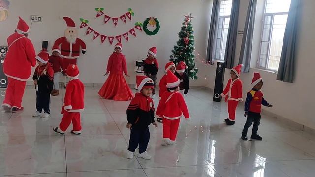 Jingle bells jingle bells dance at Meraki international School смотреть онлайн