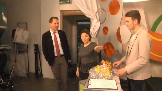 Американский пресс-атташе Дональд Килбург посетил телеканал "Отырар TV" смотреть онлайн
