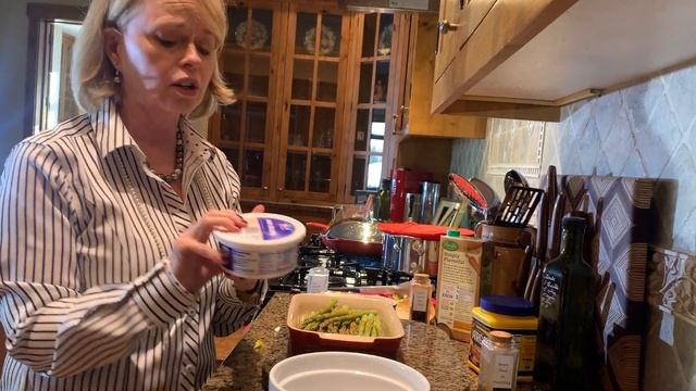 Chicken Paprika (part 2 of 3) with Kim, owner of Spirits & Spice смотреть онлайн