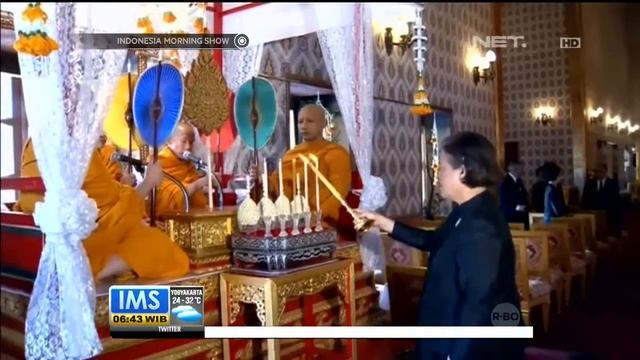 Putri Maha Chakri Beri Penghormatan Terakhir Untuk Raja Thailand смотреть онлайн