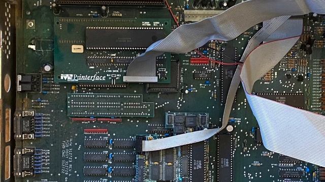 The Story of a Salvaged Amiga 2500 and What We Found Inside смотреть онлайн