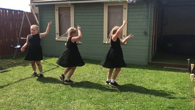 Triplet's do Reggaeton Lento смотреть онлайн