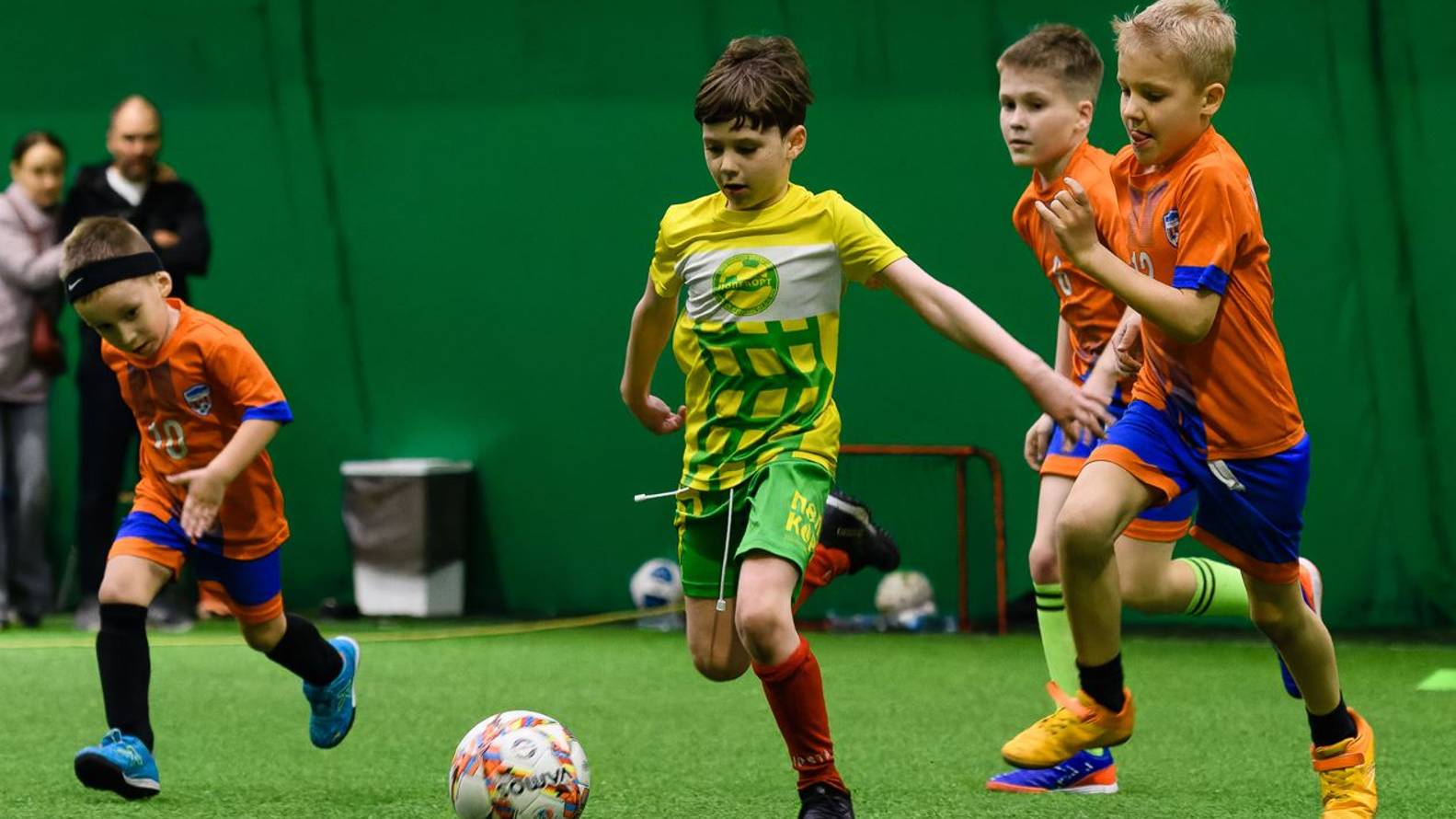 Футбольный матч между командами ПОЛЕКОРТ 2015 и МегаСтарт 2015