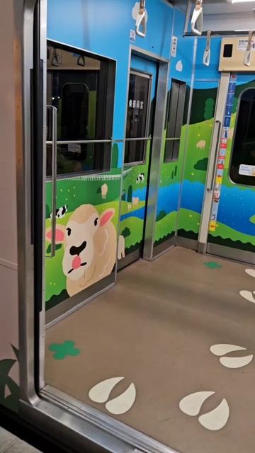 Электричка разукрашенная под овечку... Все для детей... смотреть онлайн