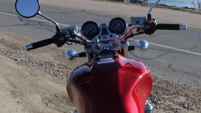 Honda CB1100 EX vs. BMW R NineT Pure | Retro Style Showdown | TwistedThrottle.com смотреть онлайн