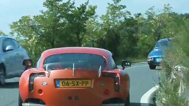 Lancia Thema 8.32 SW drives on Futa during Mille Miglia 2009 смотреть онлайн