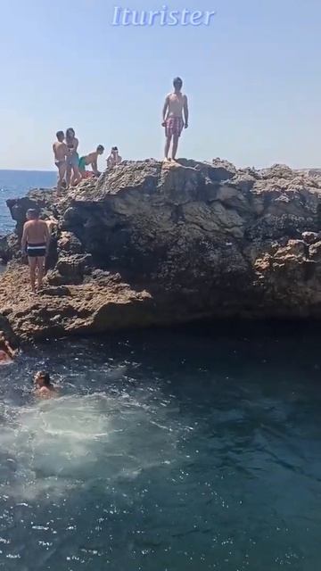 Прыжки в Чашу Любви Тарханкут Крым #shorts смотреть онлайн