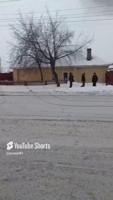 Сильный пожар в Омске. На остановке южный полыхает автобус. полное видео на канале. взрыв газа. смотреть онлайн