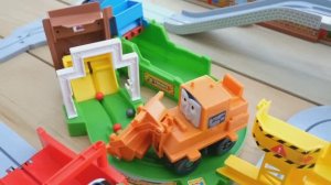 Паровозик Томас - погрузчик ☆ Гарольд и Крэнки мастера по погрузке и разгрузке угля