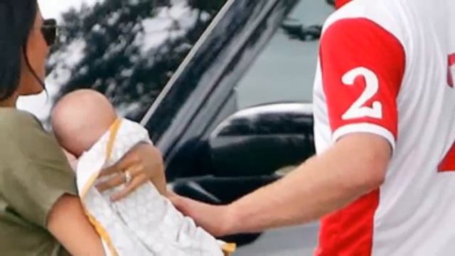 Archie's godmother revealed the first days Prince Harry fathered: He was very awkward and impatient смотреть онлайн