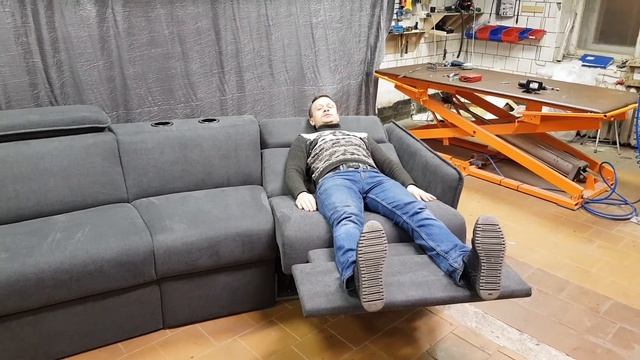 Принцип работы электрореклайнера на угловом диване от компании Divan78&Design. смотреть онлайн
