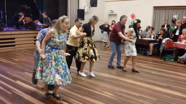 Swing Dance Routine смотреть онлайн