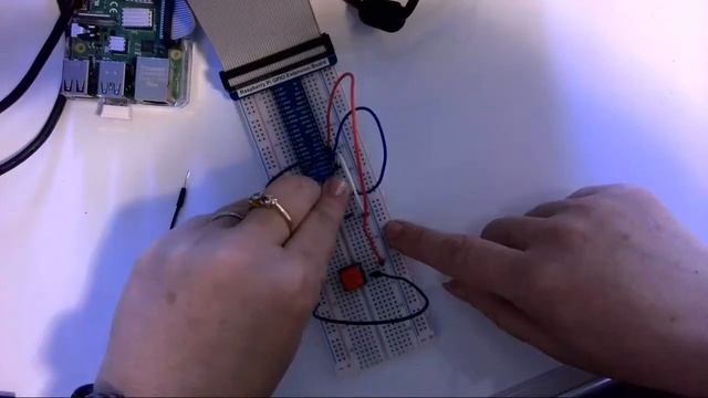 Raspberry Pi: Push button controlled buzzer and LED смотреть онлайн