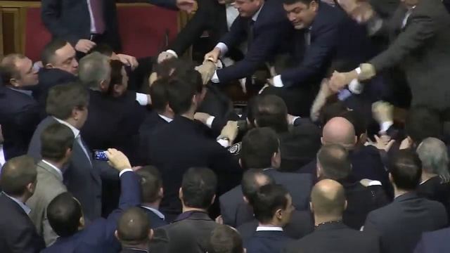 отчет Кабмина закончился дракой в Раде: Барна vs Яценюк смотреть онлайн