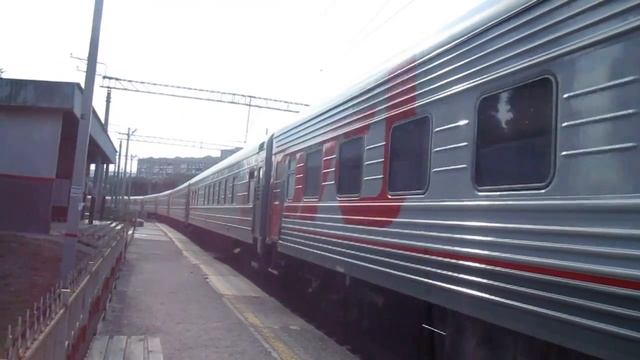 Электровоз ЭП1-119 с пассажирским поездом Адлер-Уфа проследует о.п. Зуборезный г. Саратов смотреть онлайн