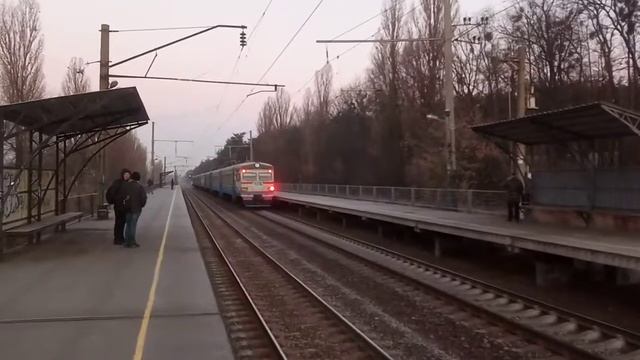 Замена состава"не ливрея челнок Буча 542-8 с вагоном эр9м-38407 пл.новобеличи перегон святошин-бели смотреть онлайн