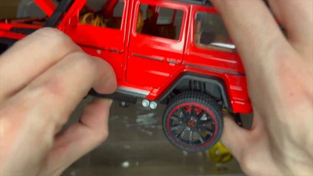 Diecast Metal Scale Model Cars - Full Box Of Cars / Toy Cars