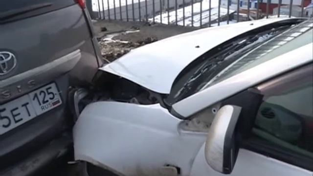 Три столкнувшихся авто создали огромную пробку на Выселковой смотреть онлайн