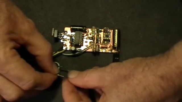 Electric OU: TK-Akula 3V LED Test 1: Running on Capacitors смотреть онлайн