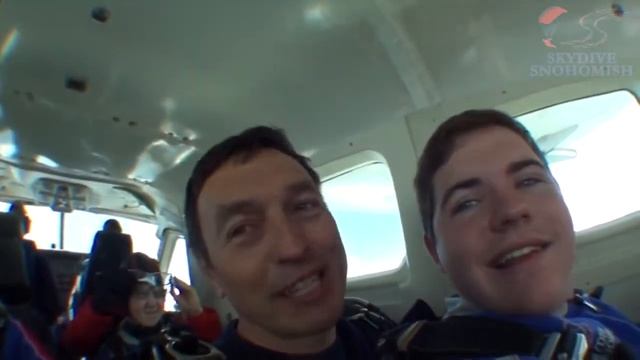 Benjamin Gerhardt's Tandem skydive! смотреть онлайн