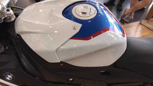 2018 BMW S1000R HP giá đắt hơn 60 triệu có gì đặc biệt? смотреть онлайн