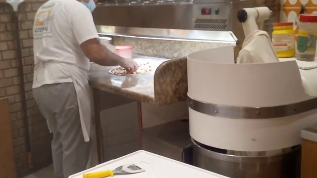 настоящая пицца в Италии! Пиццейола - настоящий мастер! смотреть онлайн