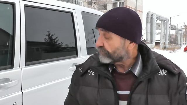 В Карталах дороги природа посыпает снегом, а коммунальщики - песком