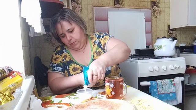 Мукбанг. Жаренная картошечка по охотничий и блиночки со сгущенкой. смотреть онлайн