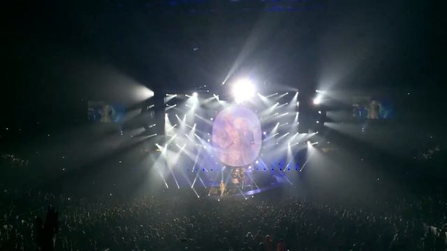 We Are The Champions - Queen + Adam Lambert Milano 2015 Forum Assago смотреть онлайн