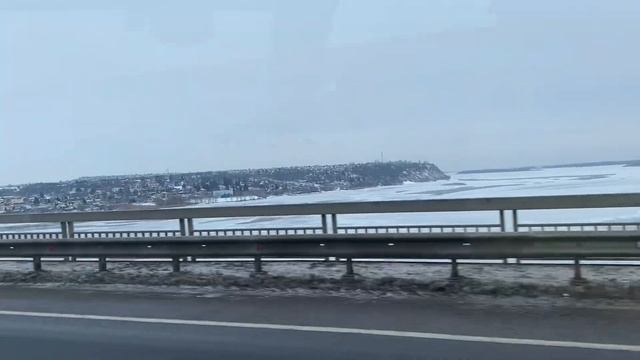 Едем на авто по мосту через Волгу/Саратов/09.12.23 10:10 смотреть онлайн