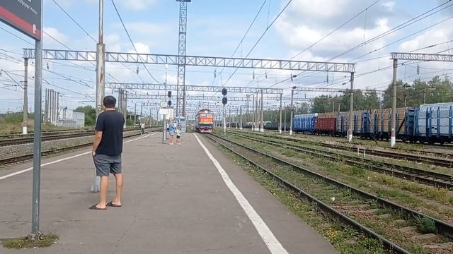 Перецепка электровоза с ЭП1М-662 на ЧС7-015 с пассажирским поездом №233 "Новороссийск-Москва". смотреть онлайн