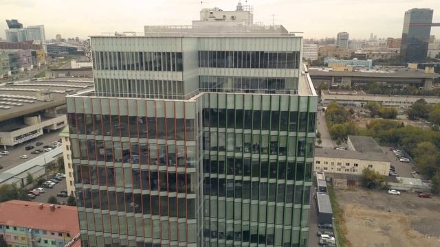 Drone view highrise business center building in city. Glass facade building смотреть онлайн