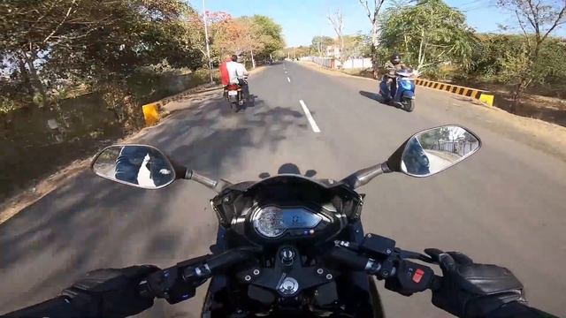 2021 Bajaj Pulsar 220F Review - Still A Legend ??? смотреть онлайн
