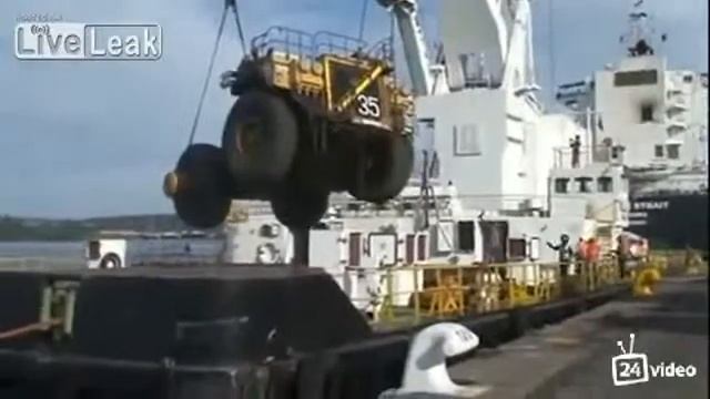 Очень неудачная погрузка смотреть онлайн