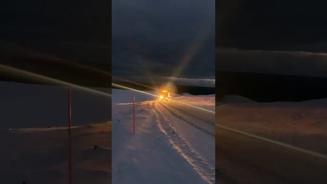 Raggovidda wind farm - towing a Siemens generator in icy conditions смотреть онлайн