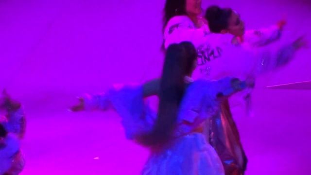 Ariana Grande - 7 Rings - live Birmingham 2019 смотреть онлайн