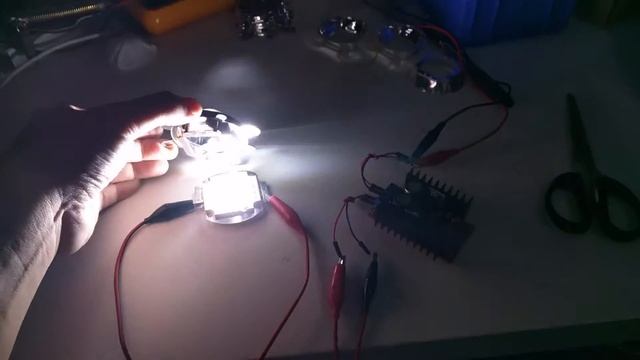 Testing a high power led blur lens смотреть онлайн