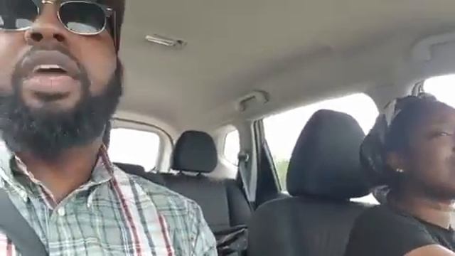 Husband and Wife Road Trip Karaoke to Kanye West "Family Business" смотреть онлайн