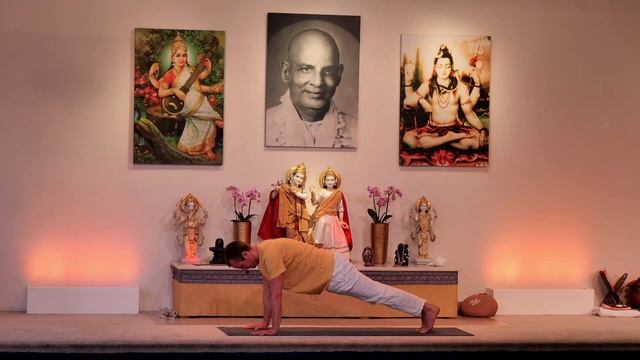 Yogastunde Mittelstufe "Chakrakonzentration" mit Adrian - Yoga Vidya Live, 31.03.2022, 09:15 Uhr смотреть онлайн
