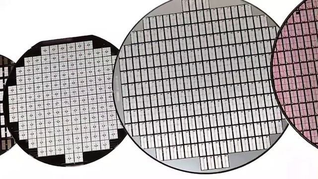 Next Gen GPUs? CHIPLETS! смотреть онлайн
