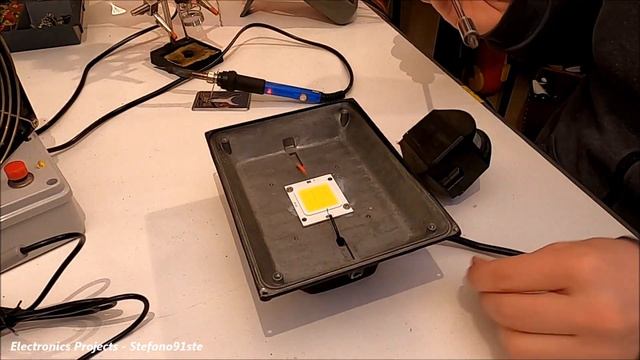 How To Repair LED Lamp / Floodlight / Reflector